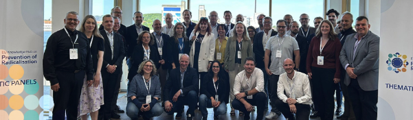 Picture of 35 people from EU Knowledge Hub on Prevention of Radicalisation facing the camera, five of them sitting in front.