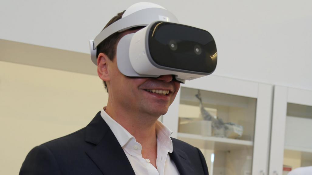 Uddannelses- og Forskningsminister Tommy Ahlers besøger Center for Virtuelle Læringsteknologier