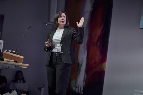 Angela Bourne holder festforelæsning