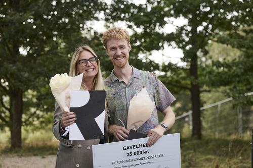 Sabina Pultz og Magnus Paulsen Hansen modtager forskningsformidlingspris